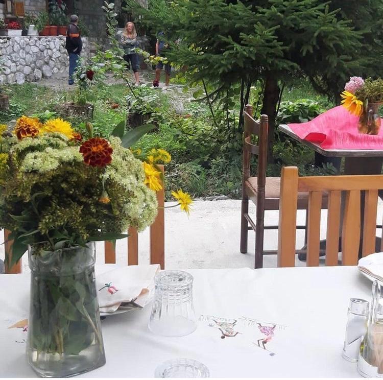 Guest House Hyrmet Demushi Valbone Exterior foto